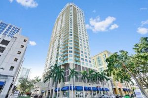 350-Las-Olas-Place-Condominium